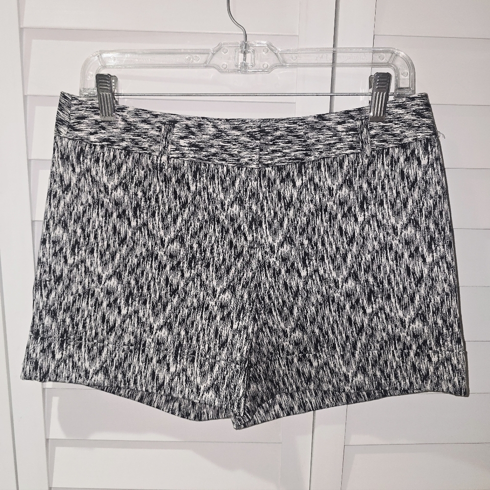 Express NWT High Rise Tailored Shorts Size 2 Black White Print Chic Work Summer
